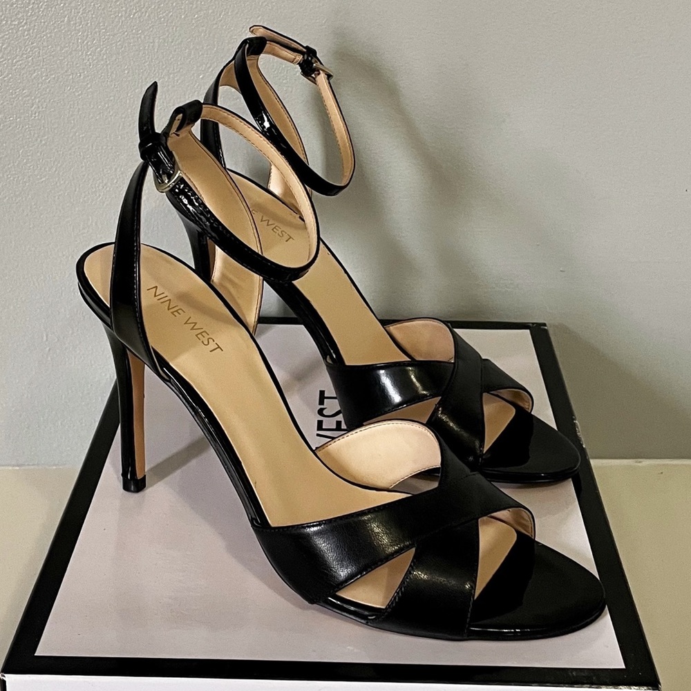Nine West “Mooch” Leather Sandal, Black Size 9.5